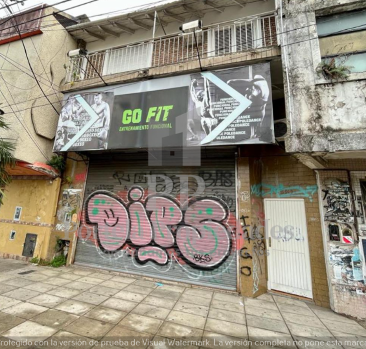 LOCAL COMERCIAL CON PROPIEDAD FRENTE A LA ESTACION DE CASTELAR NORTE