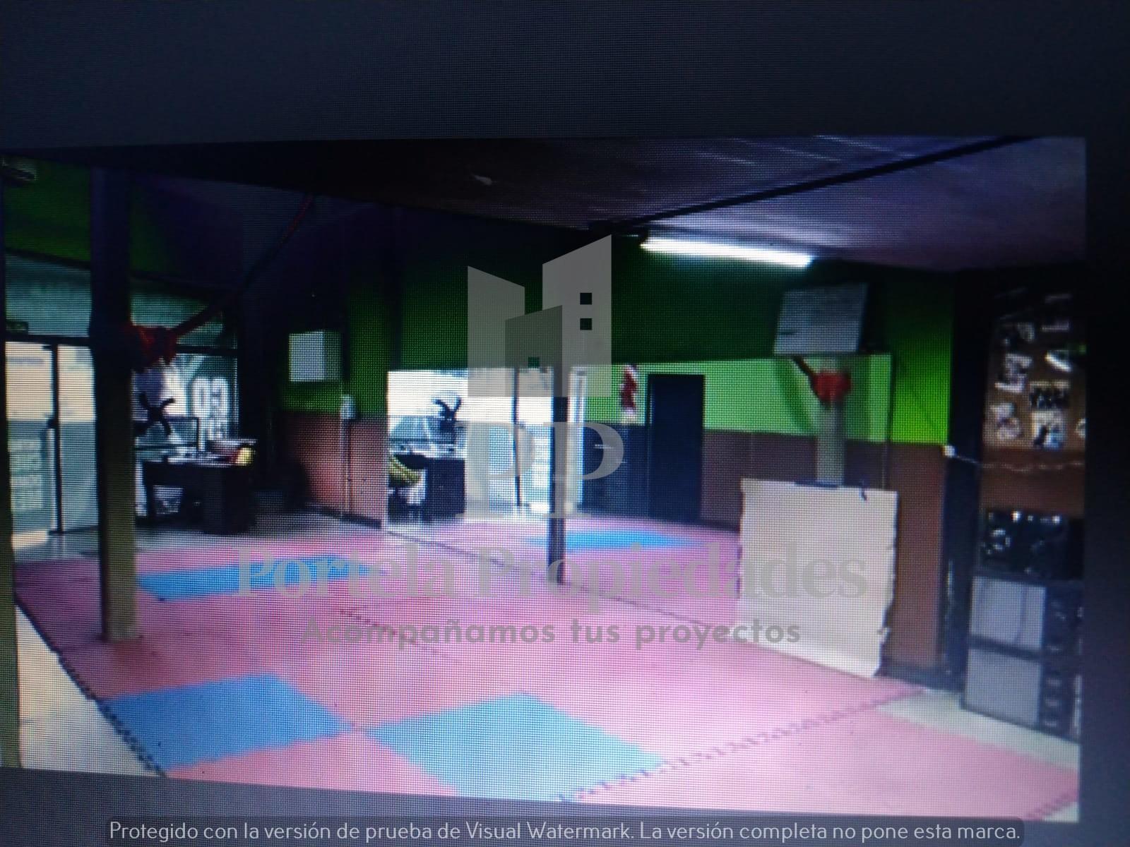 LOCAL COMERCIAL CON PROPIEDAD FRENTE A LA ESTACION DE CASTELAR NORTE — foto 4
