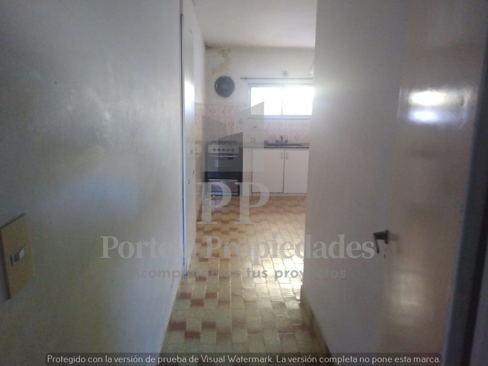 LOCAL COMERCIAL CON PROPIEDAD FRENTE A LA ESTACION DE CASTELAR NORTE — foto 8