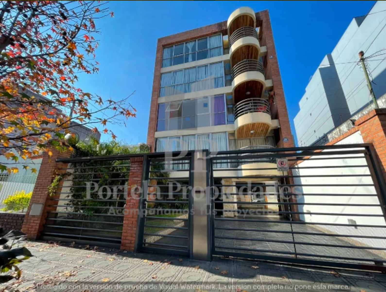 PISO DE 4 AMBIENTES C/COCHERA CENTRO DE CASTELAR
