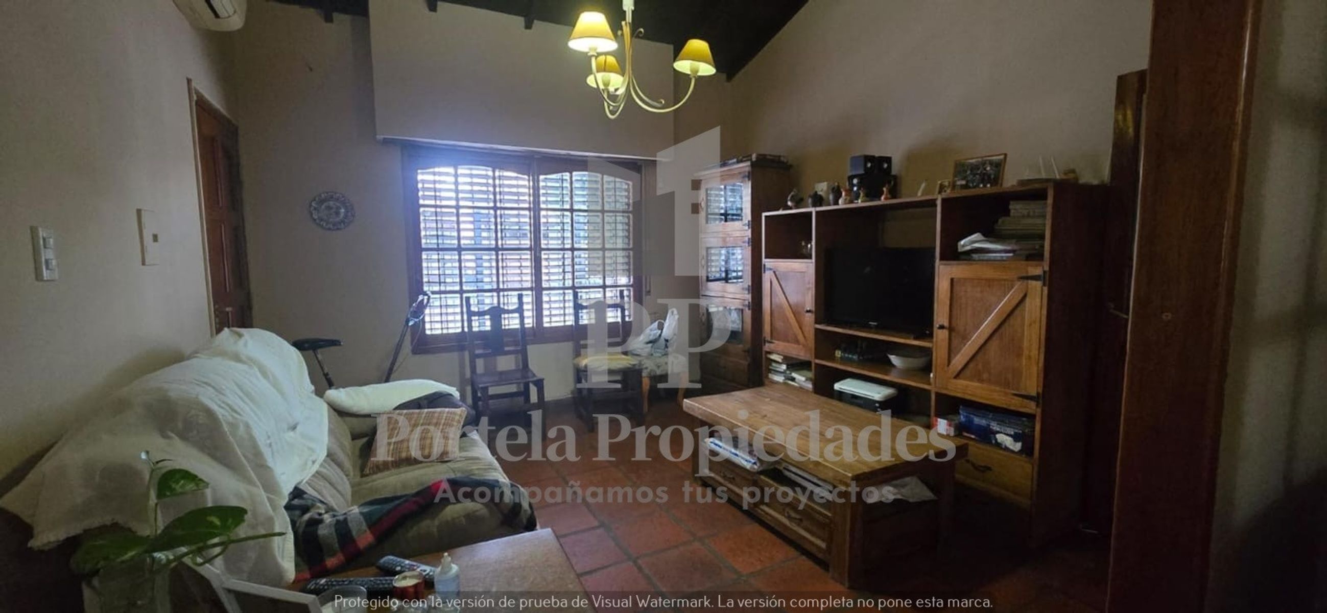 CASA 4 AMBIENTES CON PILETA Y FONDO CASTELAR SUR — foto 3