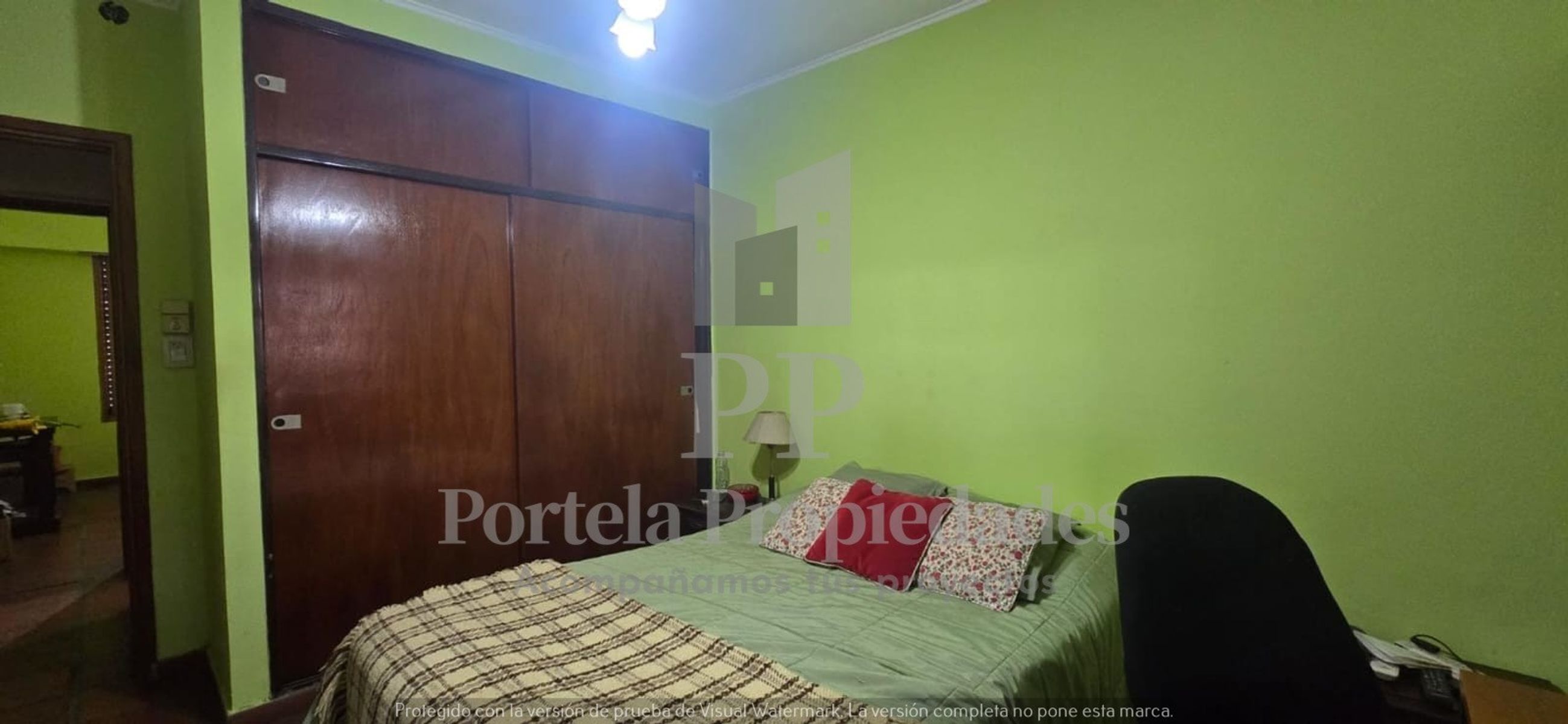 CASA 4 AMBIENTES CON PILETA Y FONDO CASTELAR SUR — foto 4