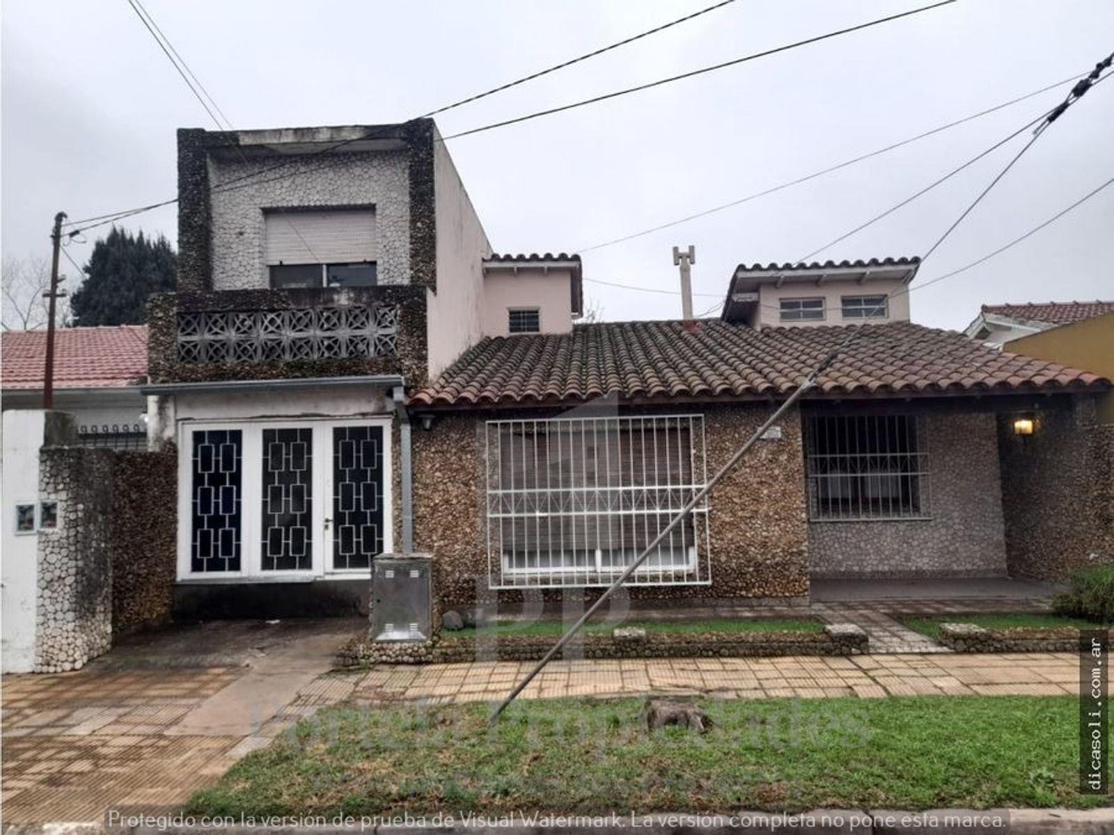 CHALET DOS PLANTAS EN VENTA BARRIO AERONAUTICO - APTO CREDITO - ITUZAINGO