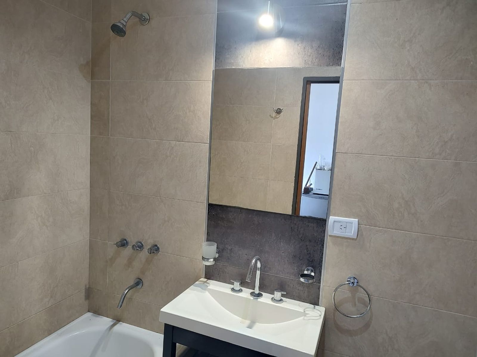 MONOAMBIENTE EN ITUZAINGO SÓLO APTO USO PROFESIONAL - 2