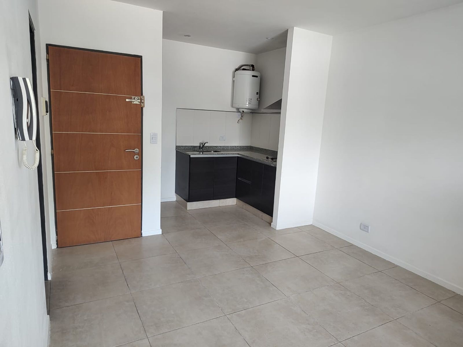 MONOAMBIENTE EN ITUZAINGO SÓLO APTO USO PROFESIONAL - 5
