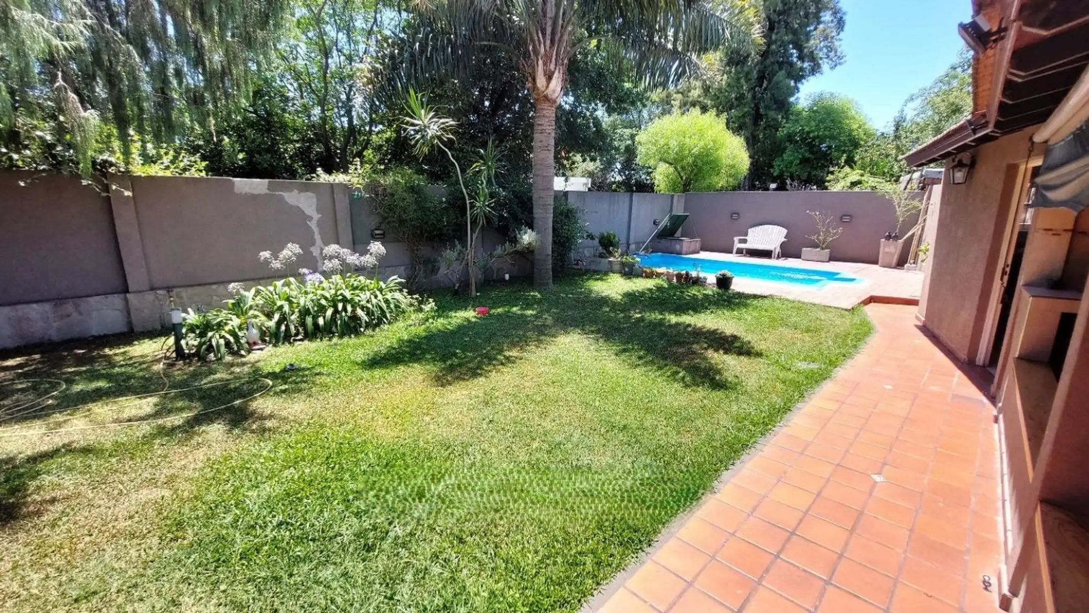 CASA 5 AMBIENTES APTO CRÉDITO CON PILETA EN CASTELAR NORTE