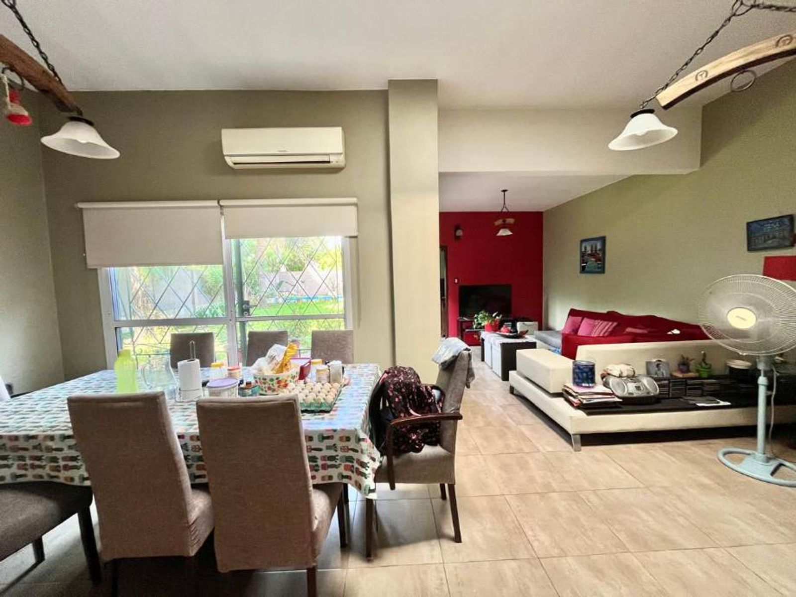 CASA 5 AMBIENTES APTO CRÉDITO CON PILETA EN CASTELAR NORTE — foto 2