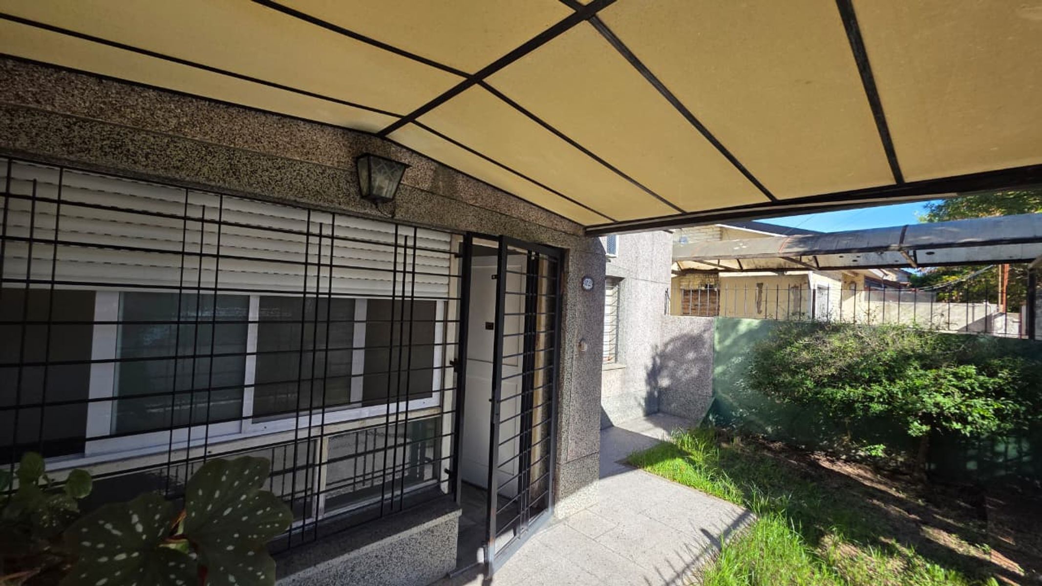 CASA 4 AMBIENTES EN VENTA EN CASTELAR NORTE - 4