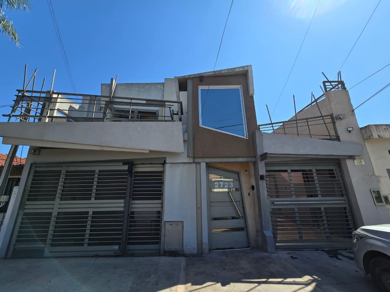 CASA EN VENTA 4 AMBIENTES CON PILETA EN SAN ANTONIO DE PADUA - 1