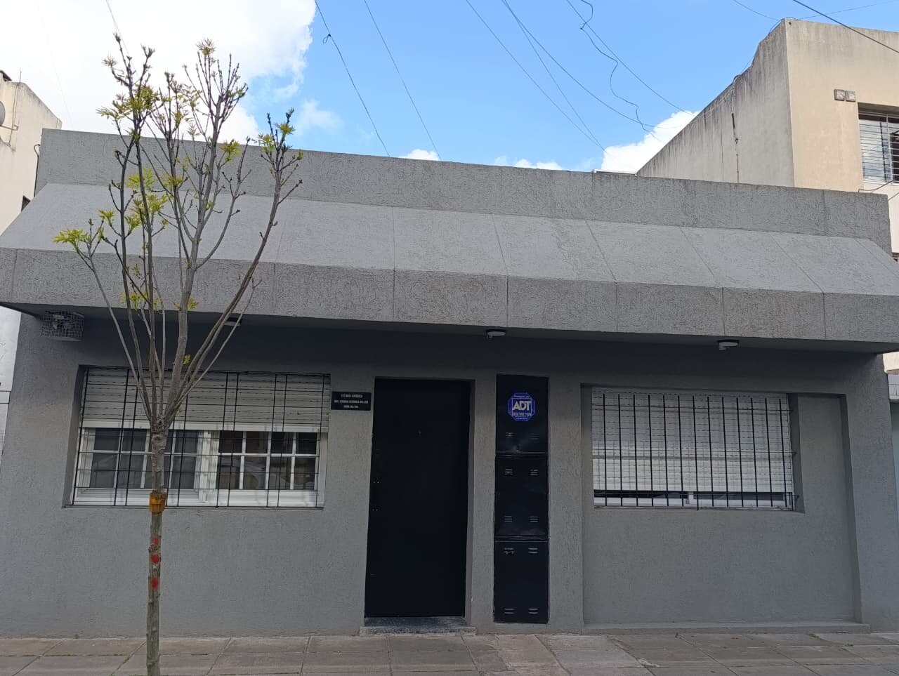 VENTA CASA 3 AMBIENTES EN MORON ZONA TRIBUNALES - 1