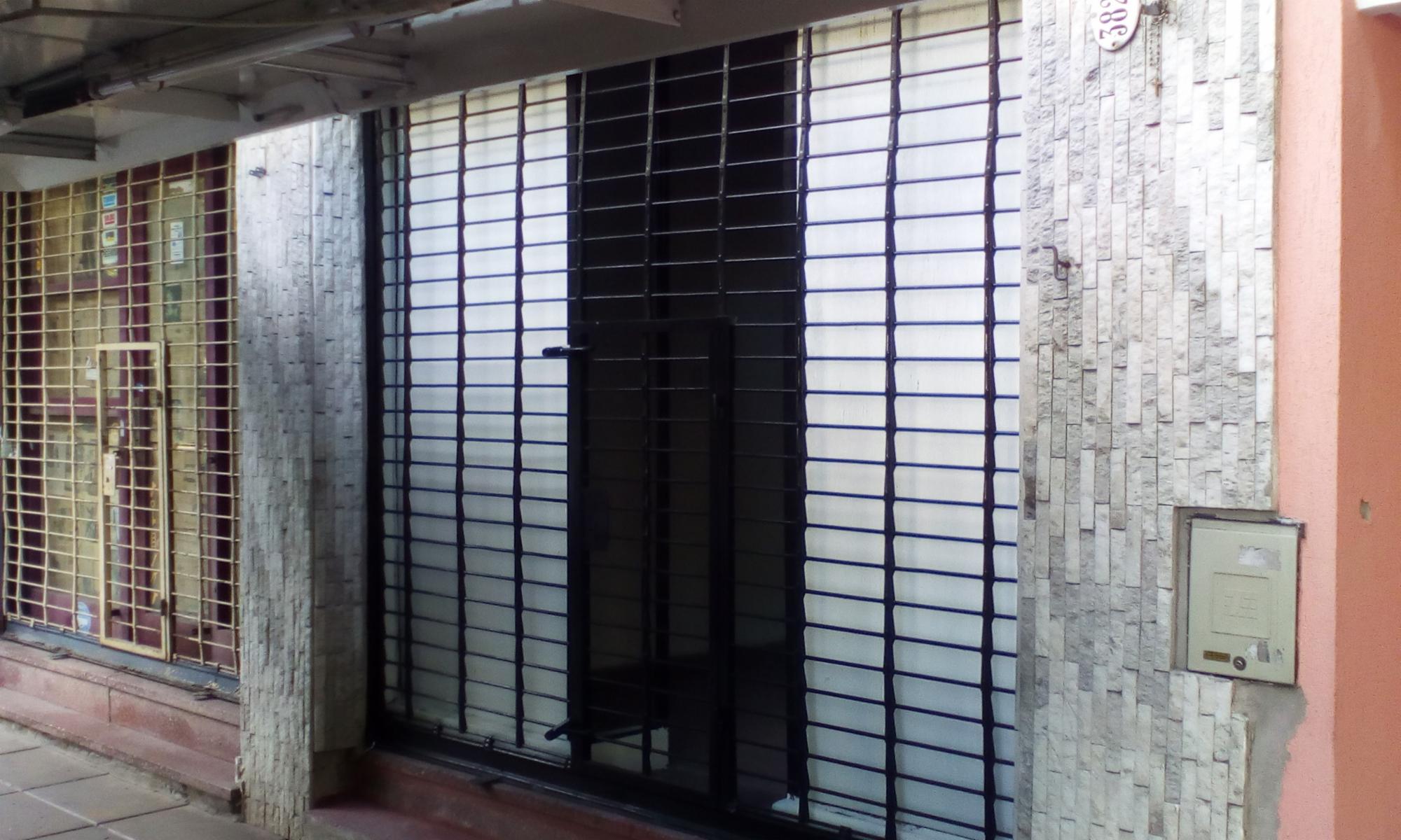 EXCELENTE LOCAL COMERCIAL EMPLAZADO EN VILLA URQUIZA - 1