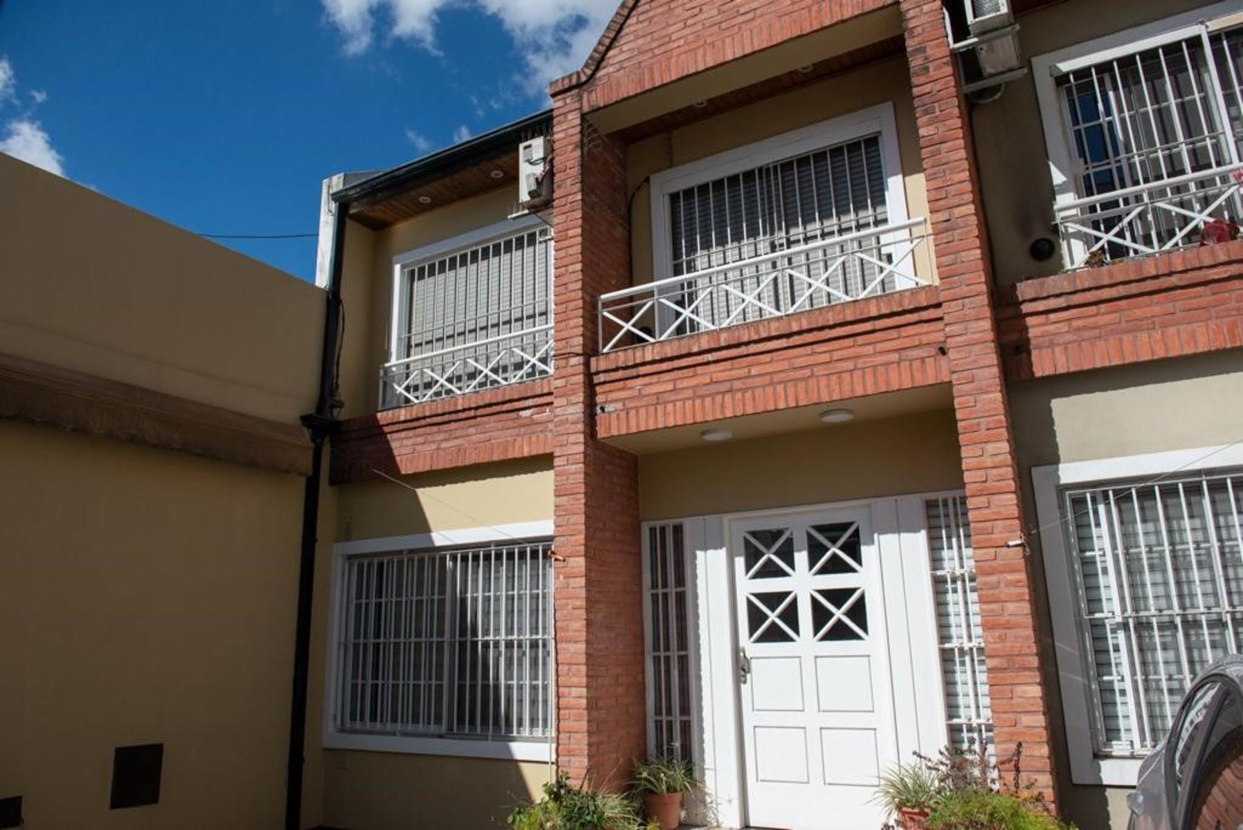 ESPLENDIDO DUPLEX CUATRO AMBIENTES OPTIMO EMPLAZAMIENTO - 1