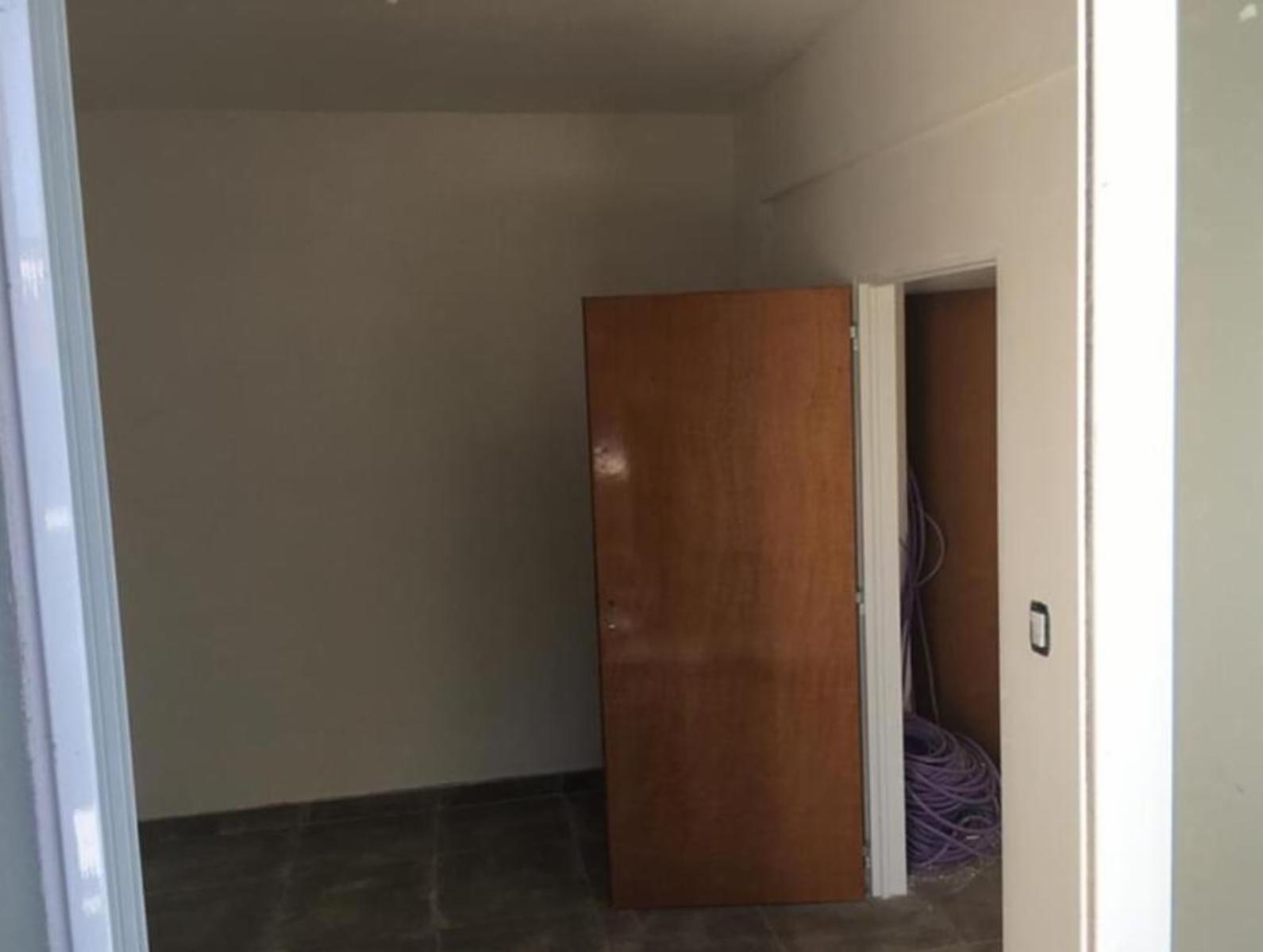VENTA DEPARTAMENTOS DE DOS AMBIENTES EN MORON CENTRO, U$S 48000 OPORTUNIDAD — foto 2