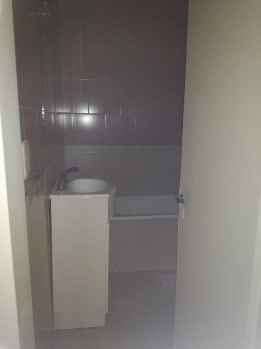 VENTA DEPARTAMENTO DE DOS AMBIENTES EN TESEI LIMITE CON CASTELAR, CON PILETA Y TERRAZA. U$S 32000 PEQUEÑA FINANCIACION — foto 9