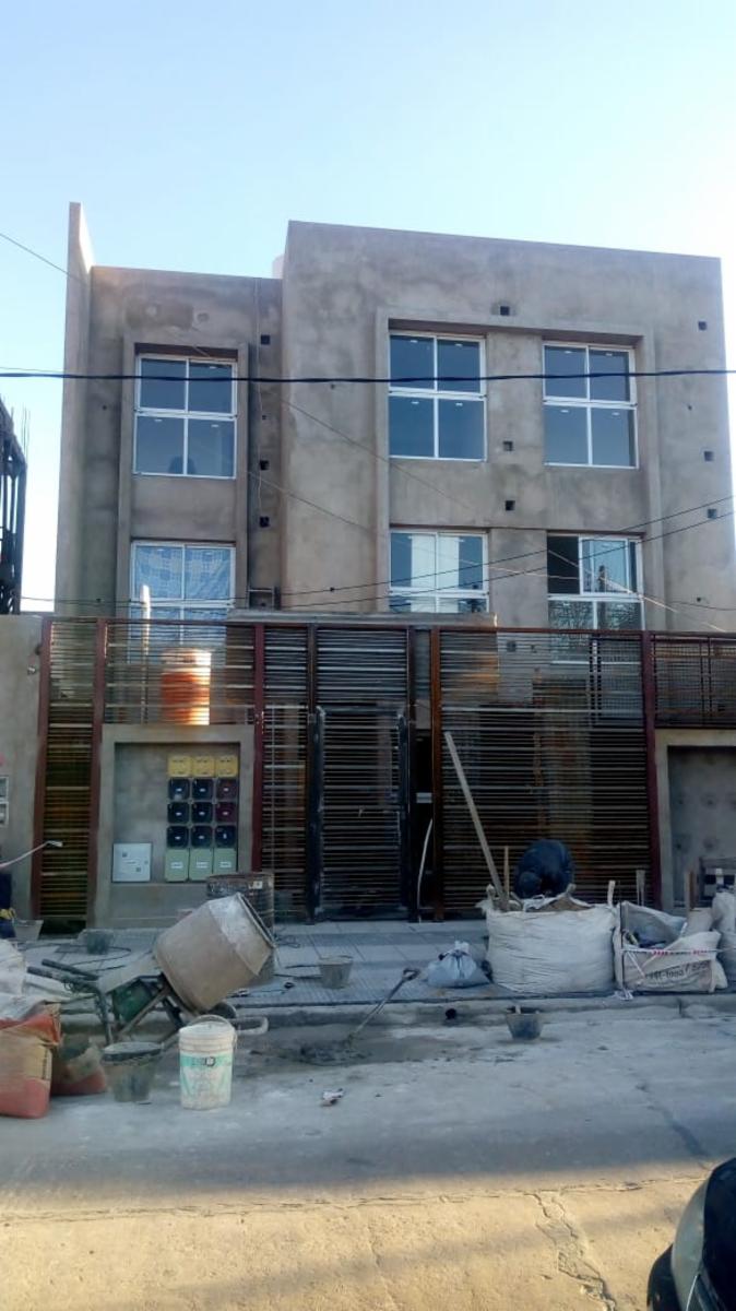 VENTA DEPARTAMENTOS DE 1 Y 2 AMBIENTES CON PATIO EN LUZURIAGA. DESDE U$S 49000