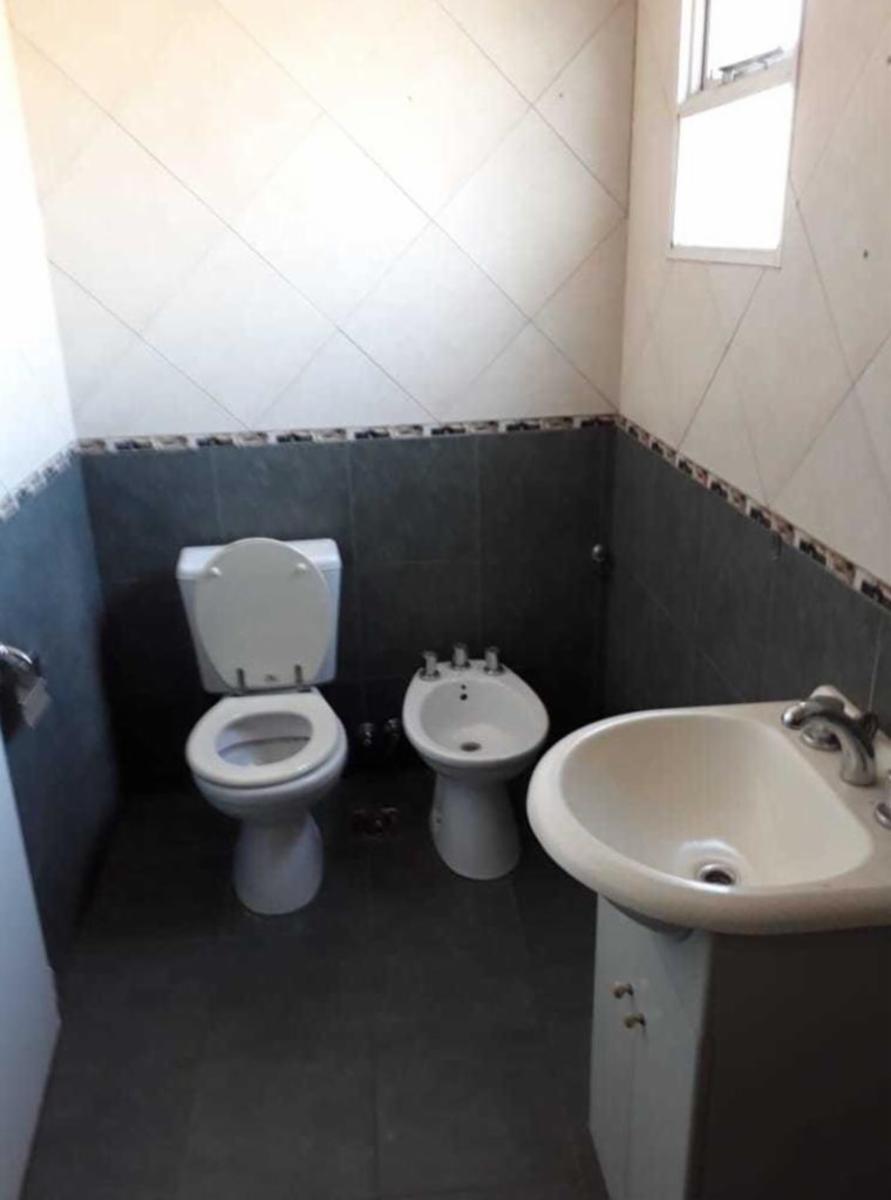 VENTA DUPLEX 2 AMBIENTES AMPLIOS CON PATIO EN RAMOS MEJIA — foto 9