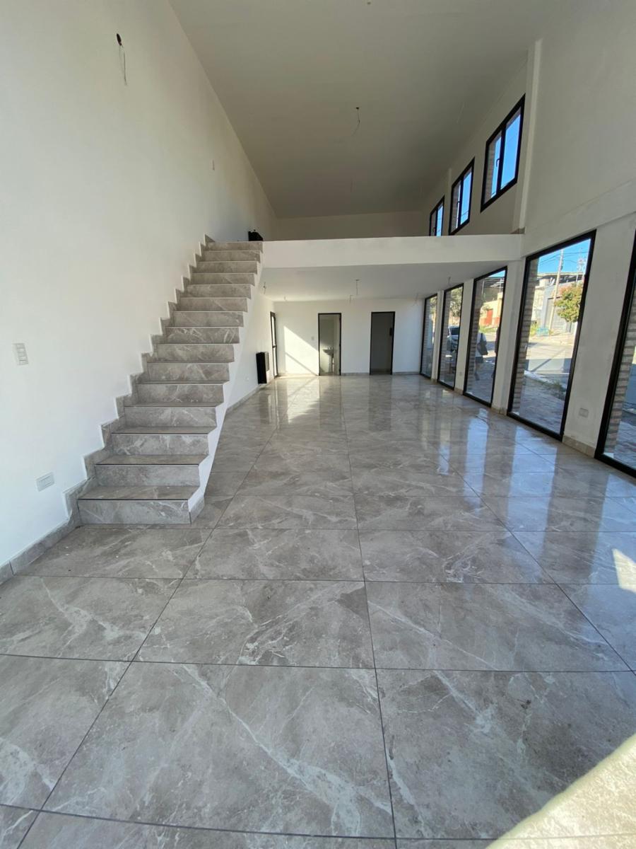 Excelente local comercial en Carmen de Patagones - 2