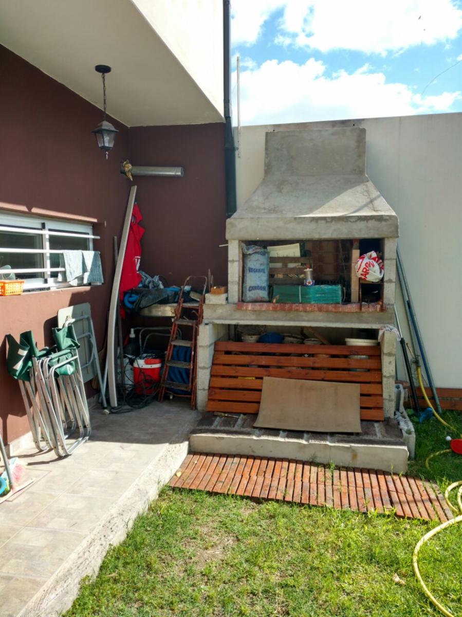 Impactante Casa De 4 Ambientes En Villa Luzuriaga — foto 5