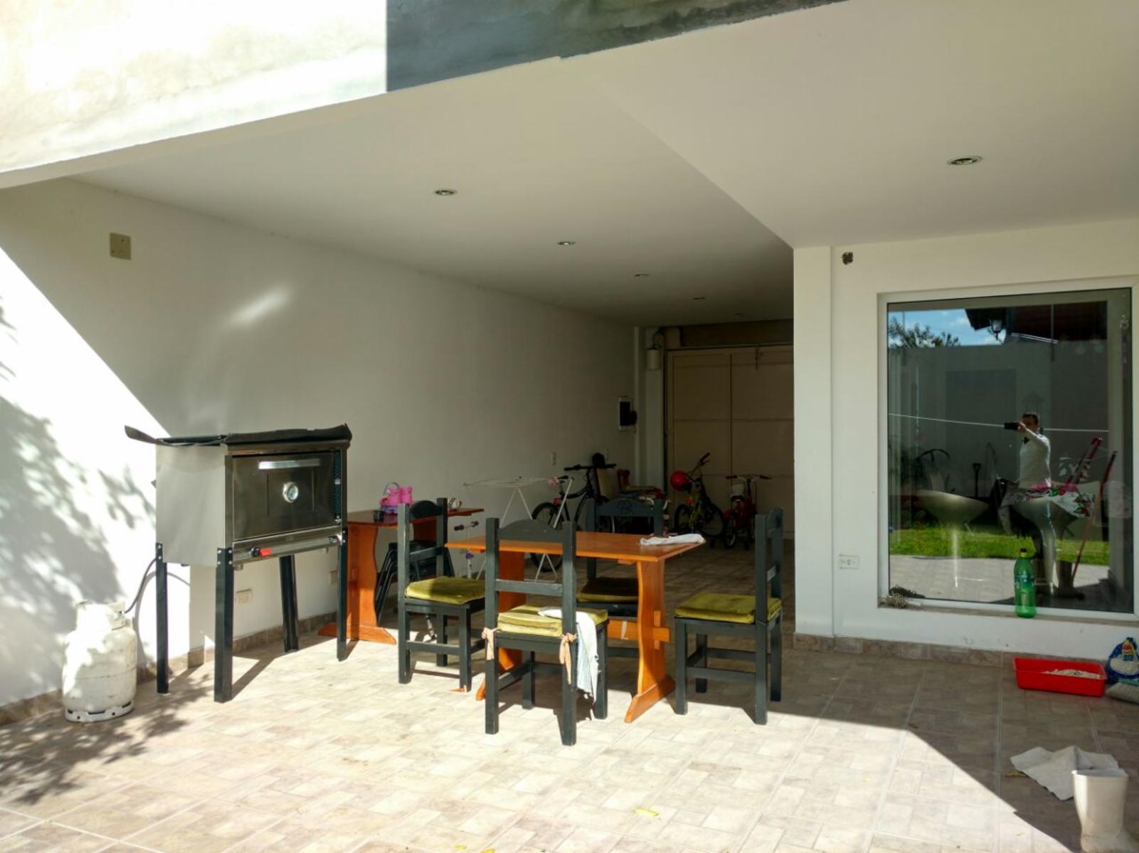 Impactante Casa De 4 Ambientes En Villa Luzuriaga — foto 6