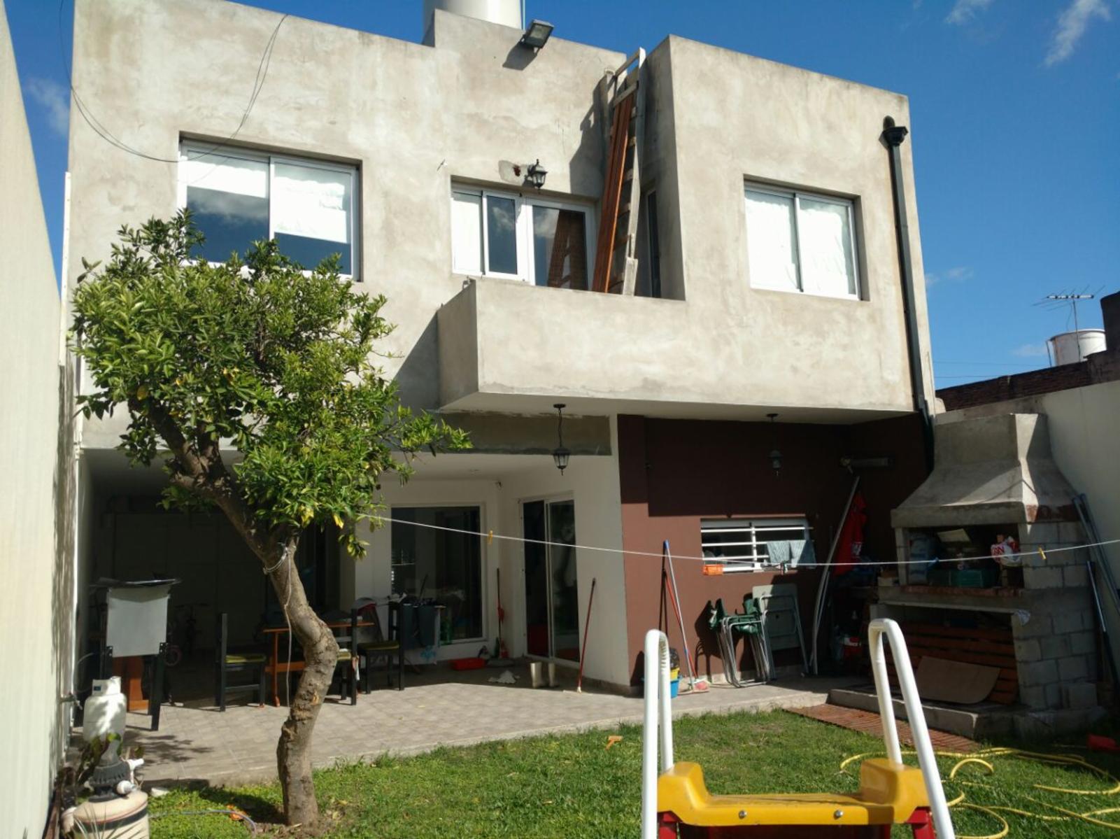 Impactante Casa De 4 Ambientes En Villa Luzuriaga — foto 7