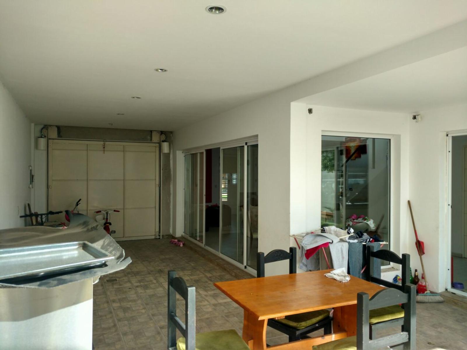 Impactante Casa De 4 Ambientes En Villa Luzuriaga — foto 8