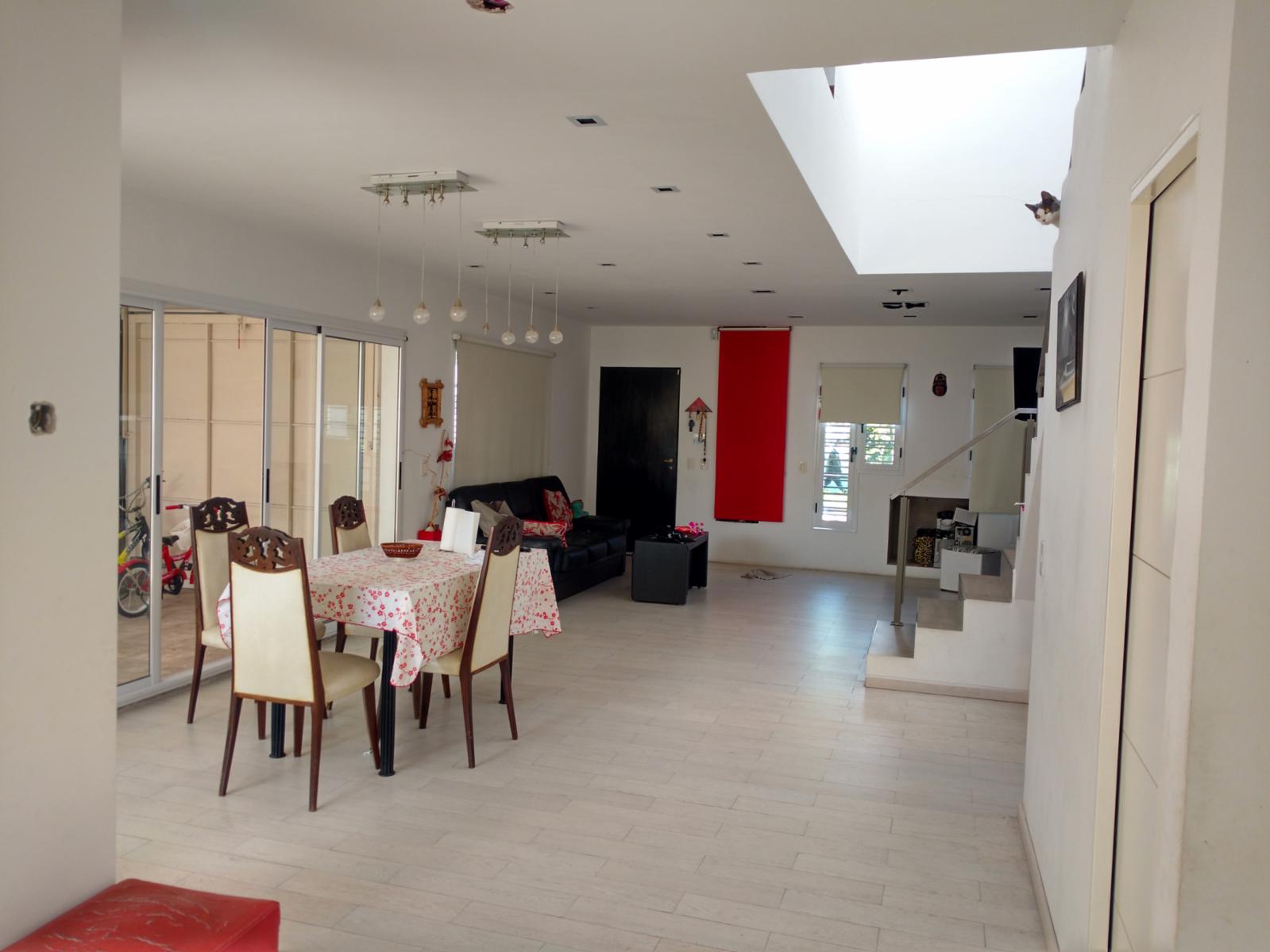 Impactante Casa De 4 Ambientes En Villa Luzuriaga — foto 10