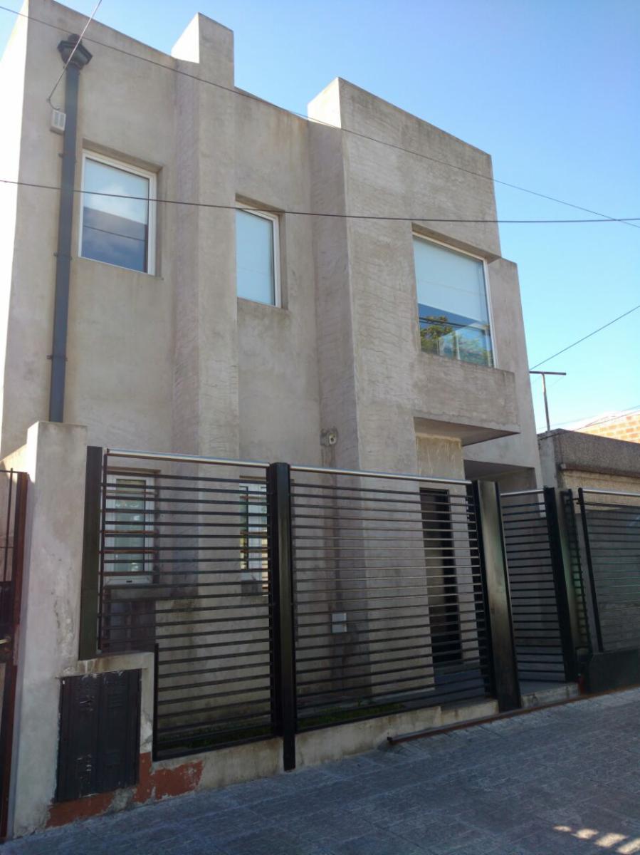 Impactante Casa De 4 Ambientes En Villa Luzuriaga — foto 14