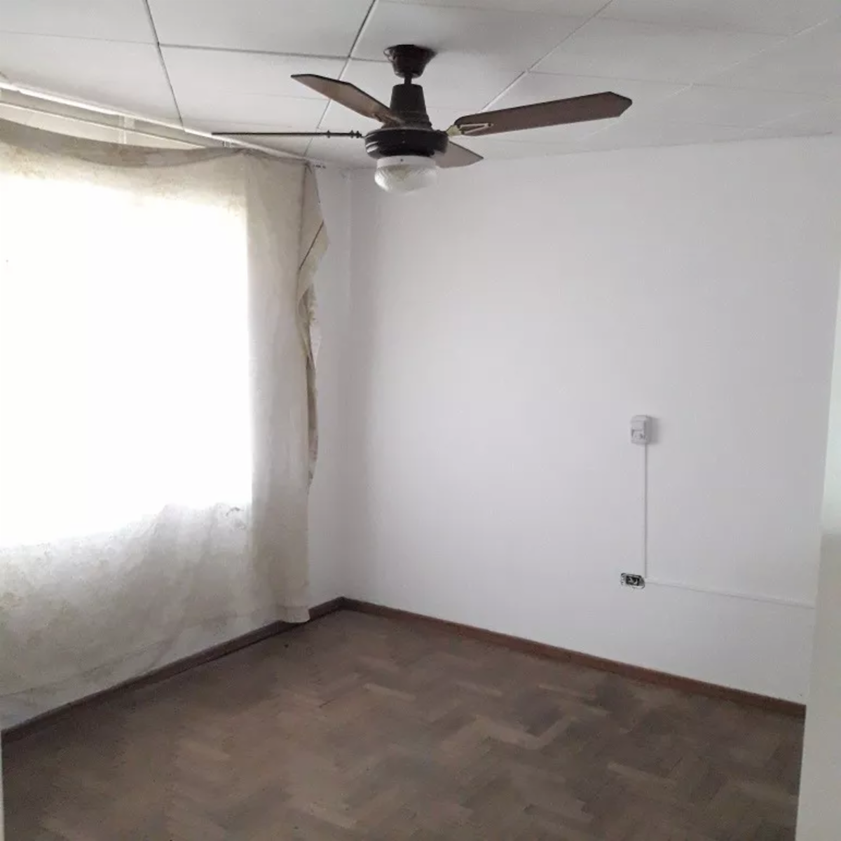 Casa De 3 Ambientes Con Cochera A Reciclar En Venta — foto 2