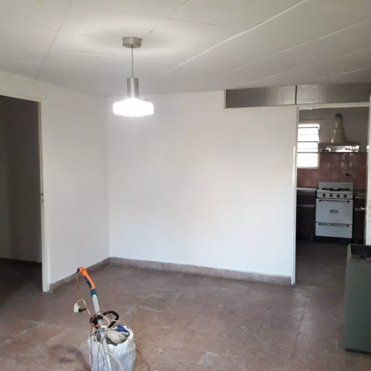 Casa De 3 Ambientes Con Cochera A Reciclar En Venta — foto 4