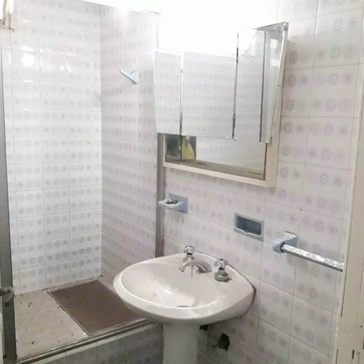 Casa De 3 Ambientes Con Cochera A Reciclar En Venta — foto 7