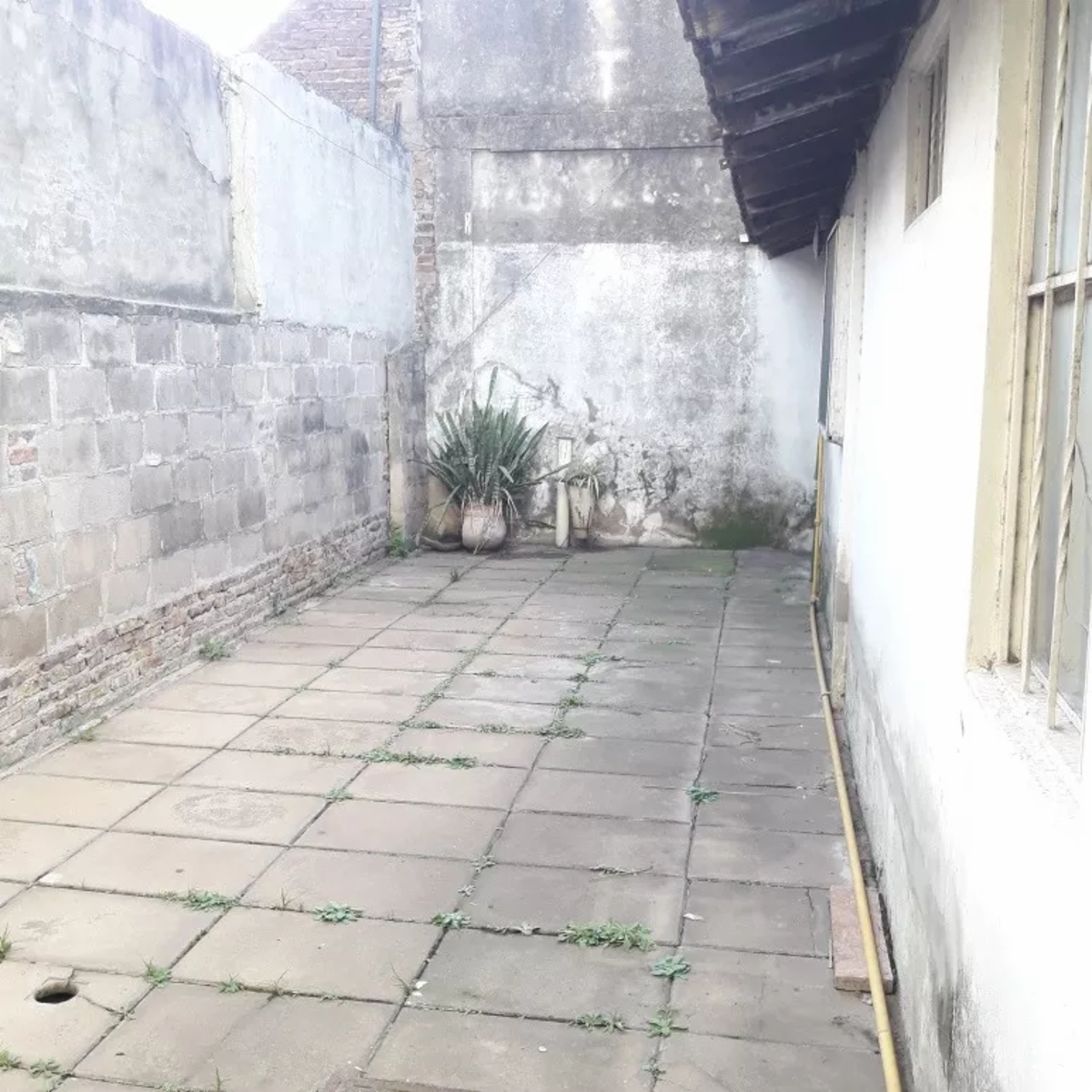 Casa De 3 Ambientes Con Cochera A Reciclar En Venta — foto 12