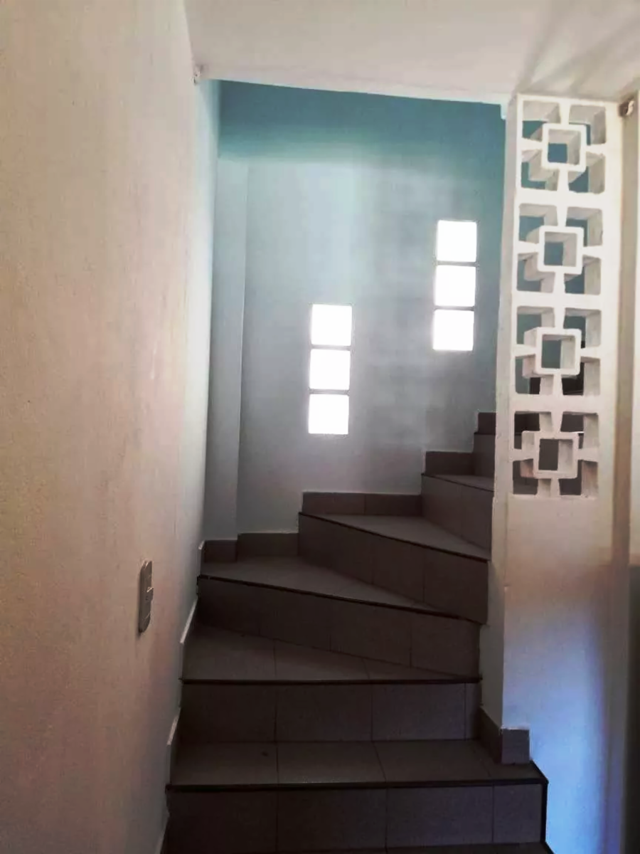 Casa de 4 ambientes en dos planta con cochera — foto 3