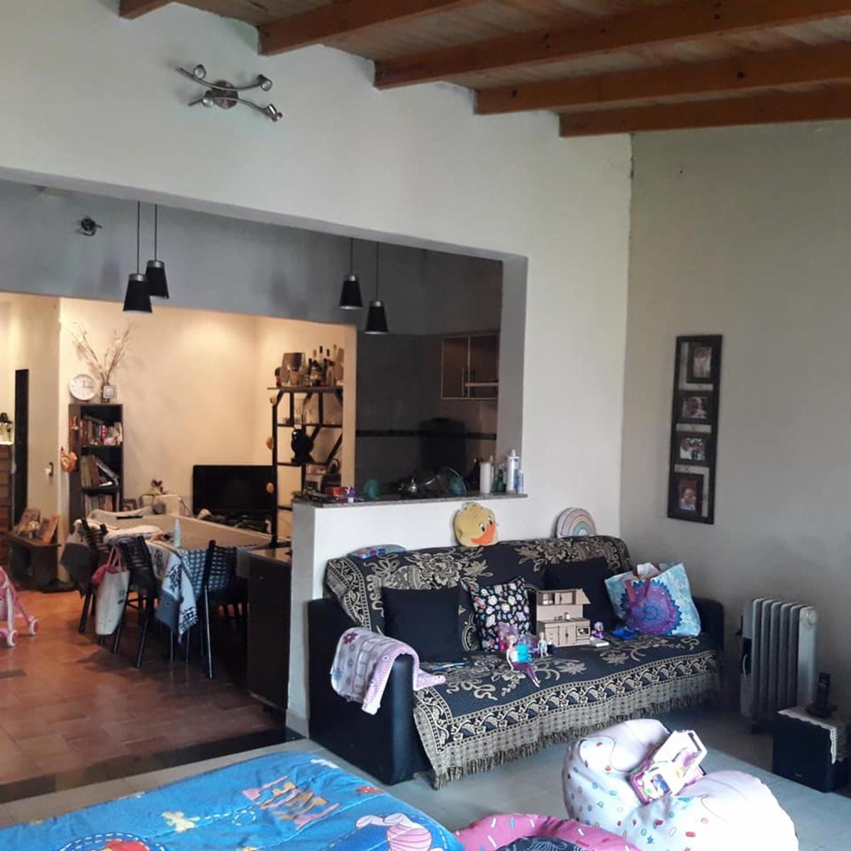 CASA SOBRE LOTE DE 10 X 50. — foto 6