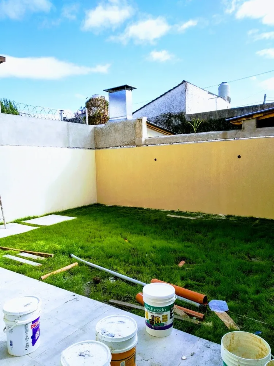 Excelente departamento de 3 ambientes al contrafrente con doble patio, uno al frente de la unidad y amplio fondo verde — foto 5