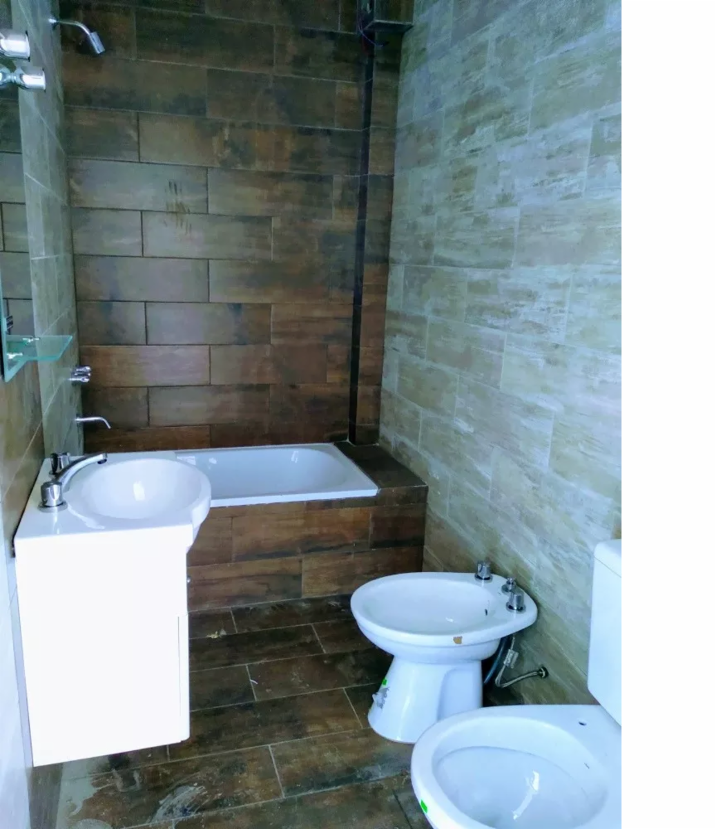 Excelente departamento de 3 ambientes al frente con patio A estrenar — foto 2