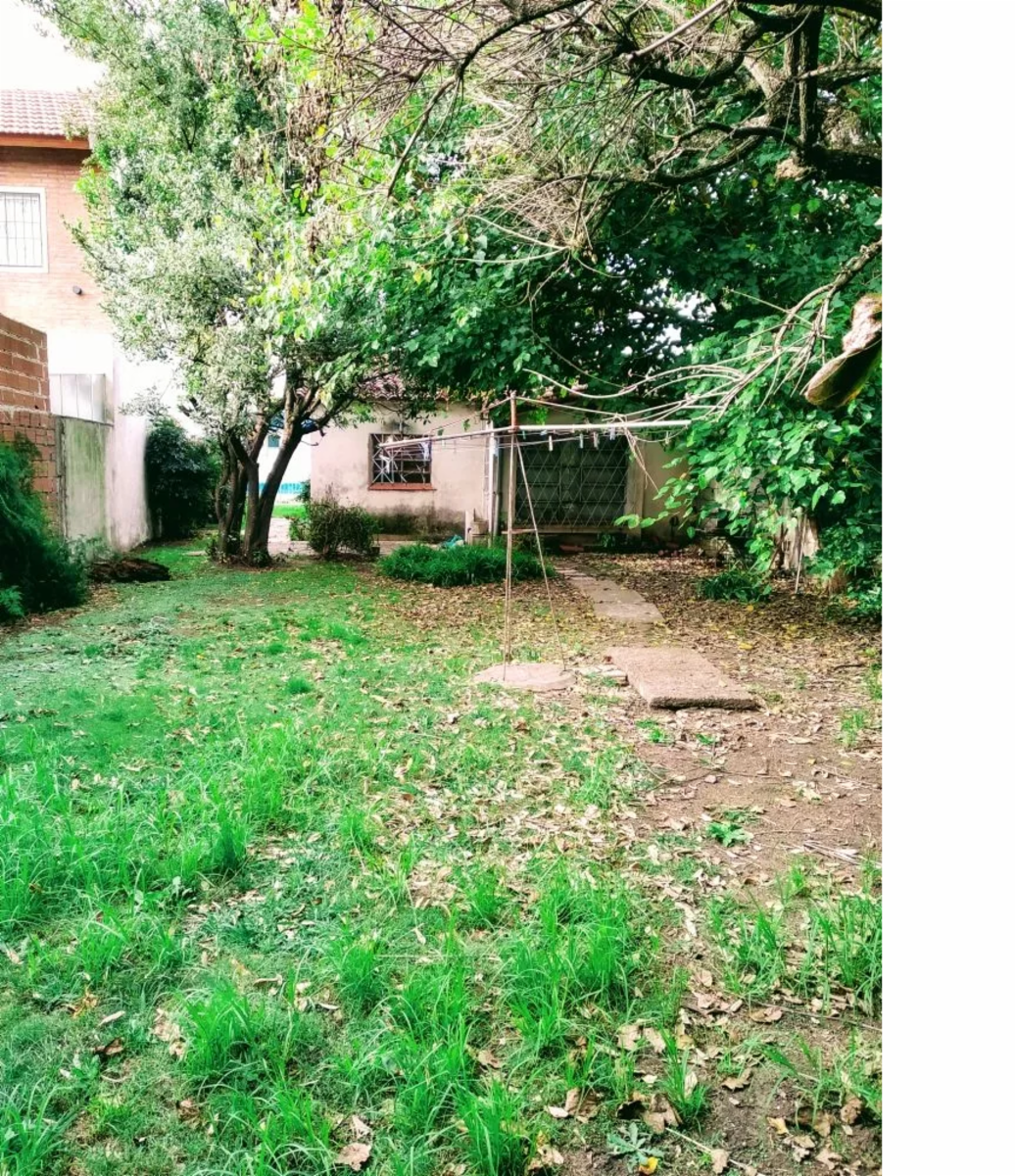 Casa de 3 ambientes a refaccionar o demoler sobre un amplio lote 380mts2 — foto 2