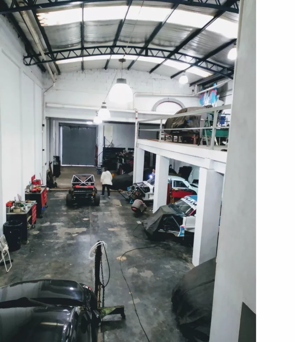Excelente galpón de 300mts2 + 6 deptos de 2 y 3 ambientes en Venta — foto 6