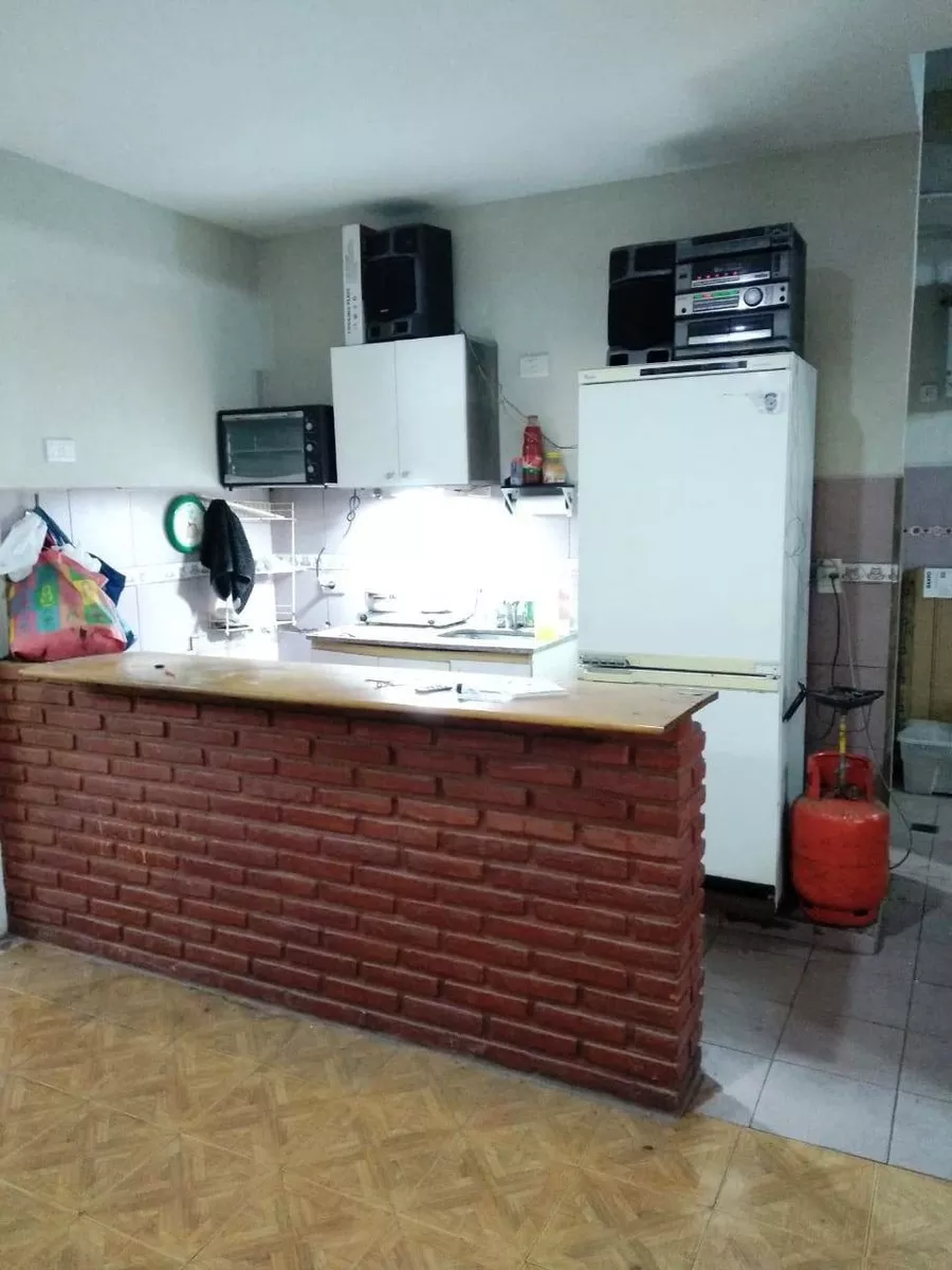 Casa con local ubicado en avenida presidente peron al 900