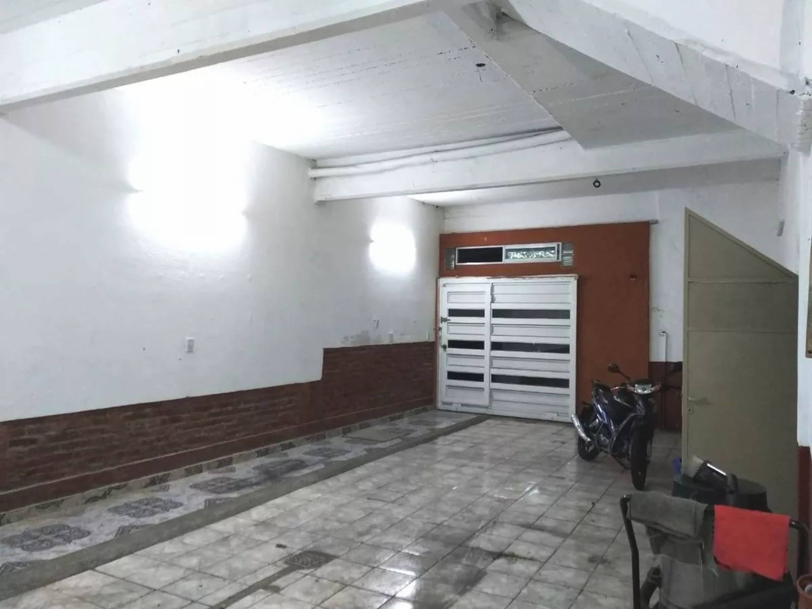 Casa con local ubicado en avenida presidente peron al 900 — foto 4