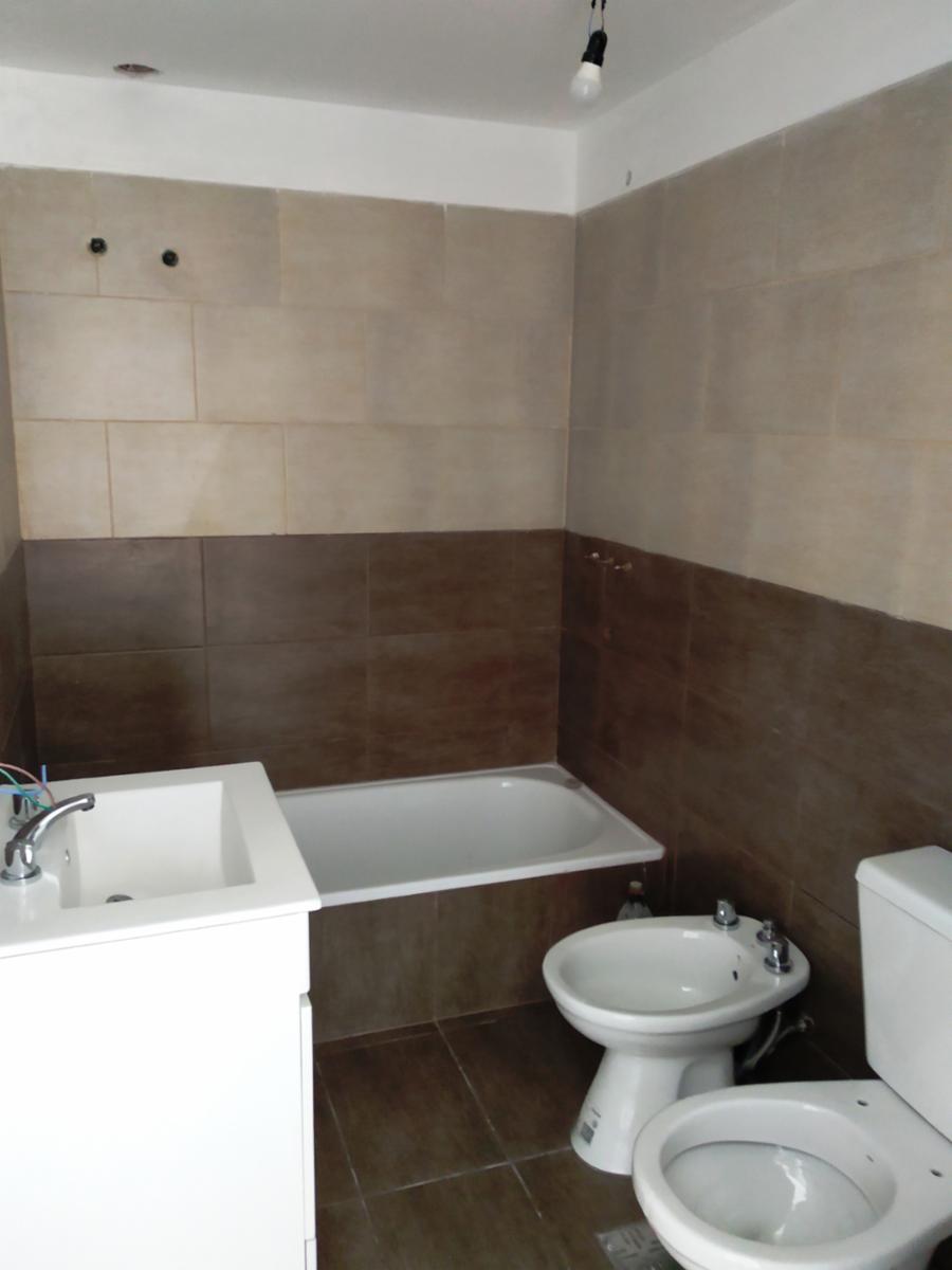 Depto de 2 ambientes con cochera y patio en venta en Ramos Mejia — foto 5