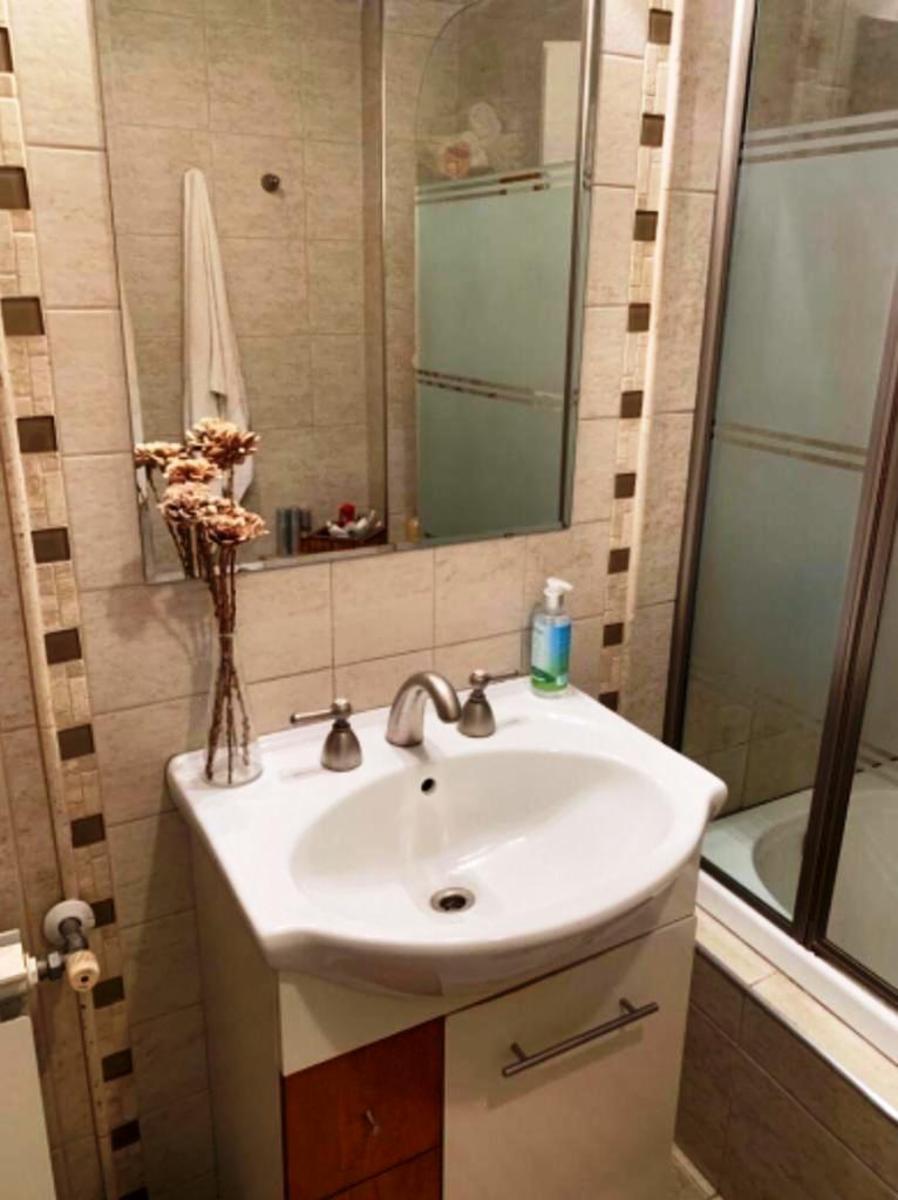 VENTA DE DEPARTAMENTO EN DUPLEX TIPO CASA DE 4 AMBIENTES EN RAMOS MEJIA