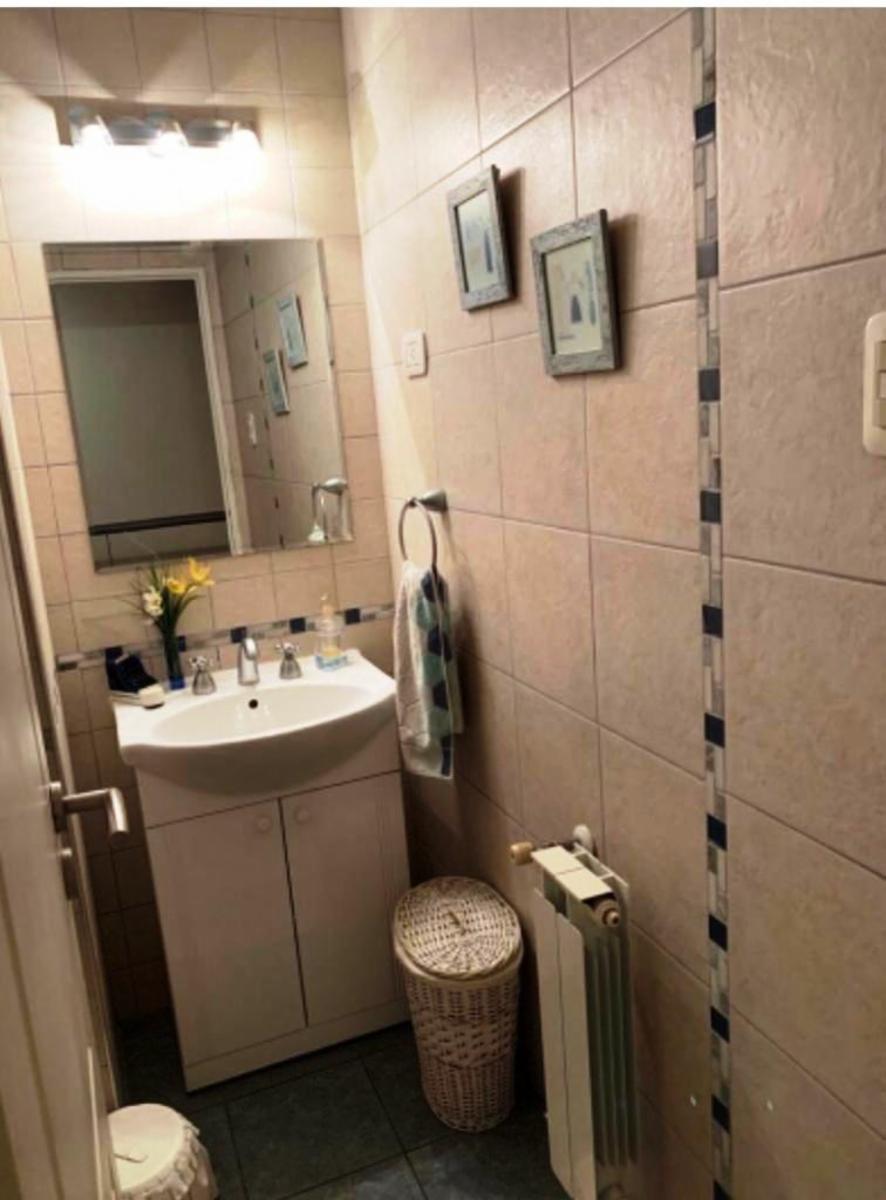 VENTA DE DEPARTAMENTO EN DUPLEX TIPO CASA DE 4 AMBIENTES EN RAMOS MEJIA — foto 3