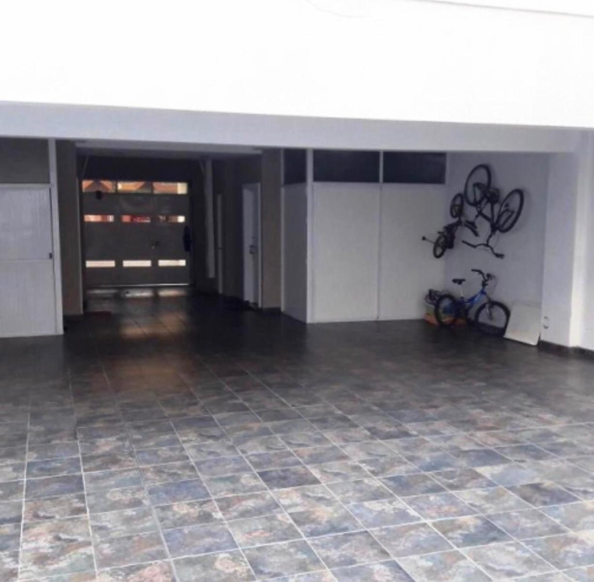 VENTA DE DEPARTAMENTO EN DUPLEX TIPO CASA DE 4 AMBIENTES EN RAMOS MEJIA — foto 12