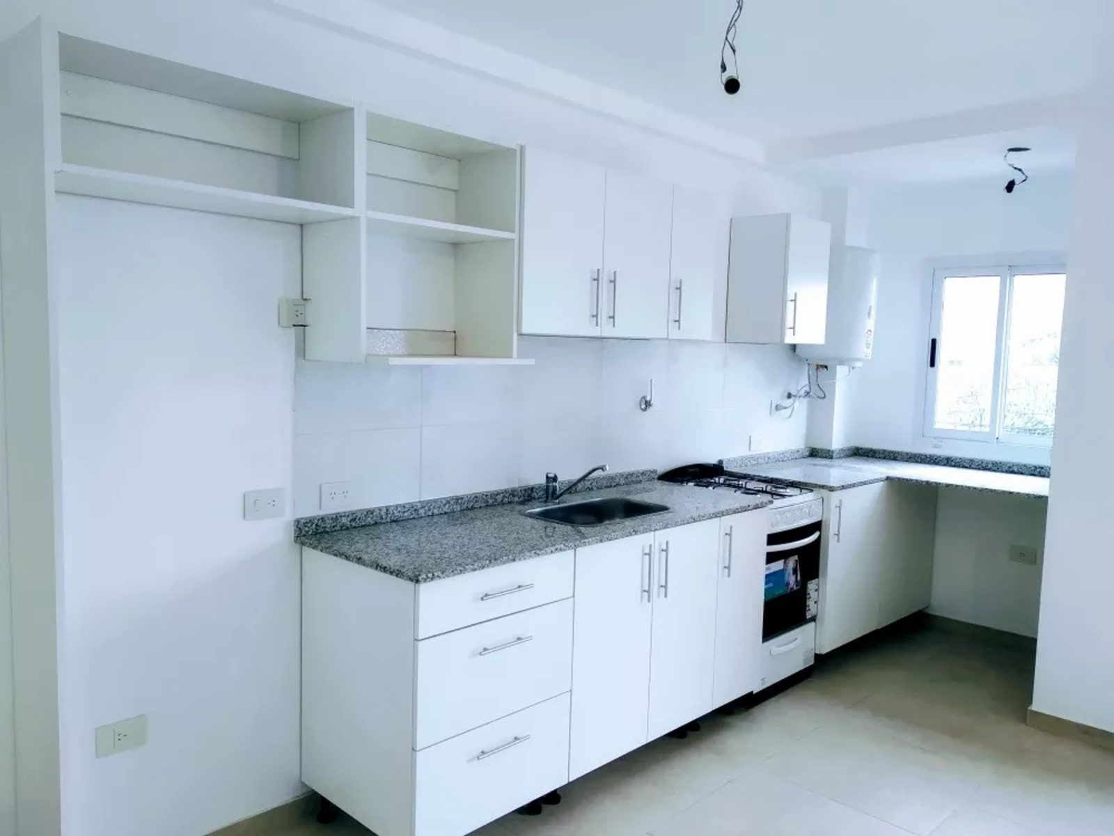 EXCELENTE DEPARTAMENTO DE 2 AMBIENTES AL CONTRAFRENTE EN VENTA - VILLA LUZURIAGA — foto 6