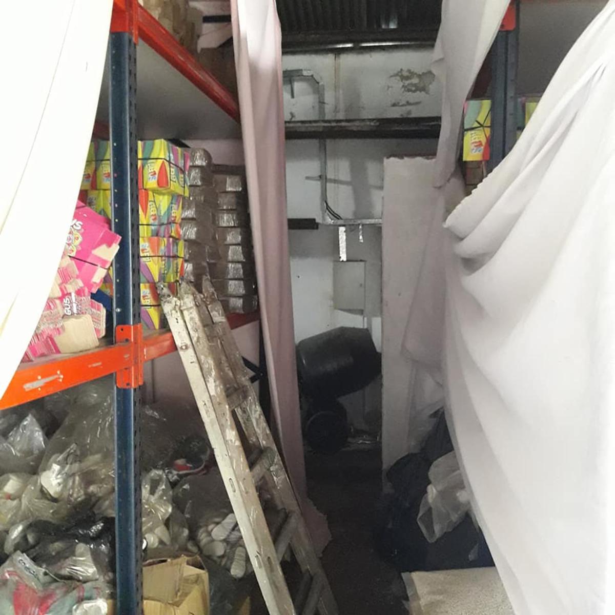 GALPON CON CASA DE 3 AMBIENTES EN VENTA - LOMAS DEL MIRADOR — foto 6