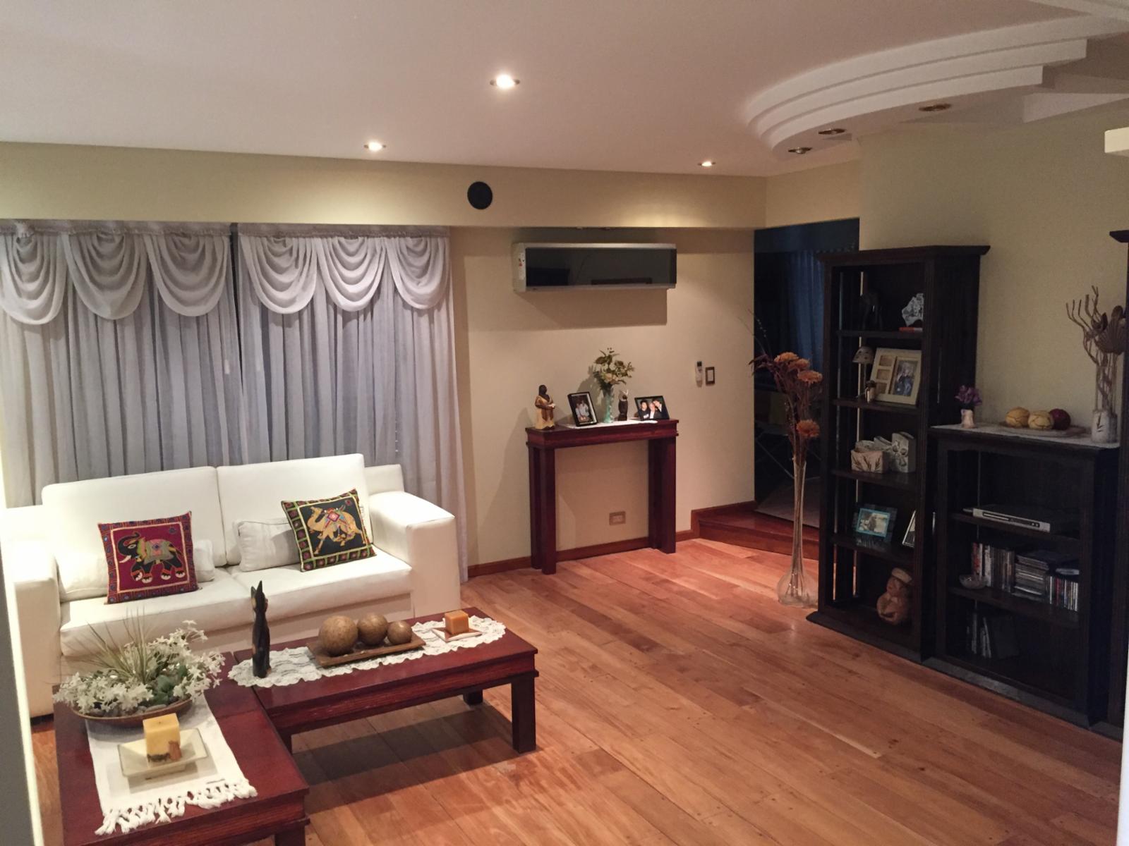 HERMOSA CASA DE CATEGORIA DE 4 AMBIENTES CON FONDO Y PILETA EN VENTA - VILLA LUZURIAGA — foto 4