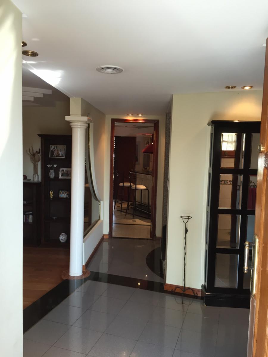 HERMOSA CASA DE CATEGORIA DE 4 AMBIENTES CON FONDO Y PILETA EN VENTA - VILLA LUZURIAGA — foto 11