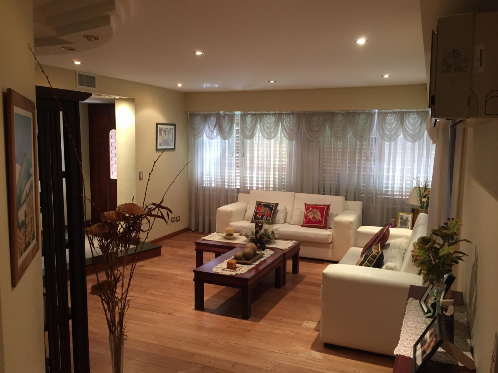 HERMOSA CASA DE CATEGORIA DE 4 AMBIENTES CON FONDO Y PILETA EN VENTA - VILLA LUZURIAGA — foto 13