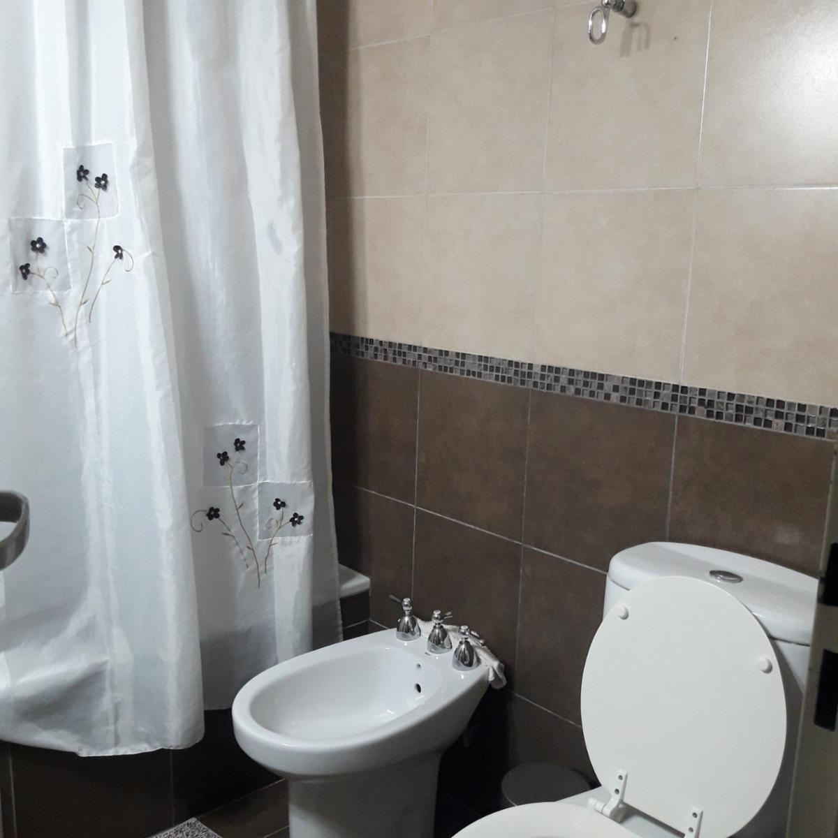 DEPARTAMENTO DE 2 AMBIENTES CON COCHERA DESCUBIERTA EN VENTA - VILLA LUZURIAGA
