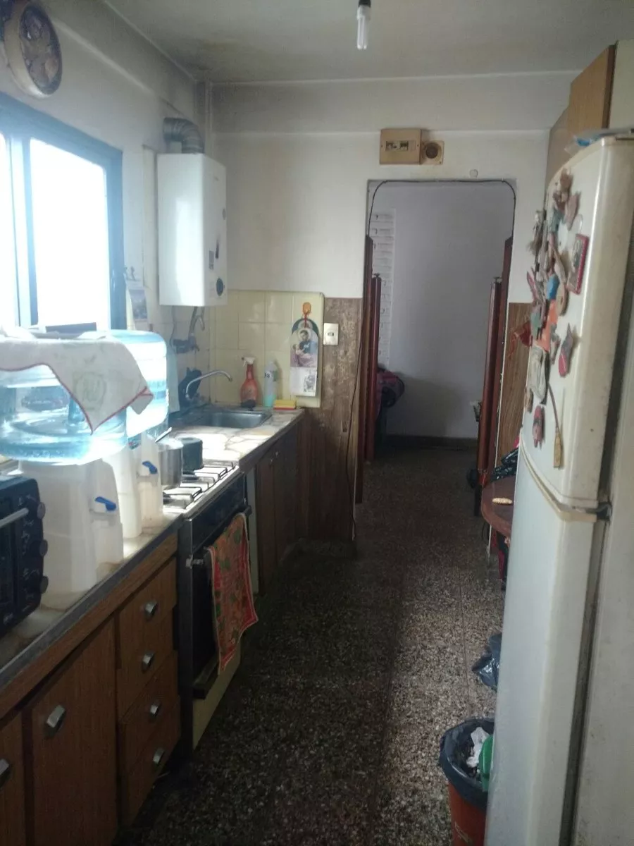 EXCELENTE DEPARTAMENTO DE 3 AMBIENTES A MODERNIZAR EN VENTA - RAMOS MEJIA — foto 2